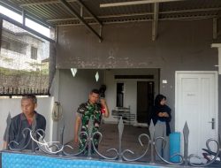 Babinsa Kel Sukarami Bersama Aparatur Kelurahan Datangi Rumah Warga Korban Percobaan Pencurian
