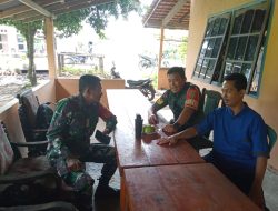 Babinsa Talang Kelapa Komsos Bersama Ketua RT Himbau Tingkatkan Kamtibmas Dan Gotong Royong