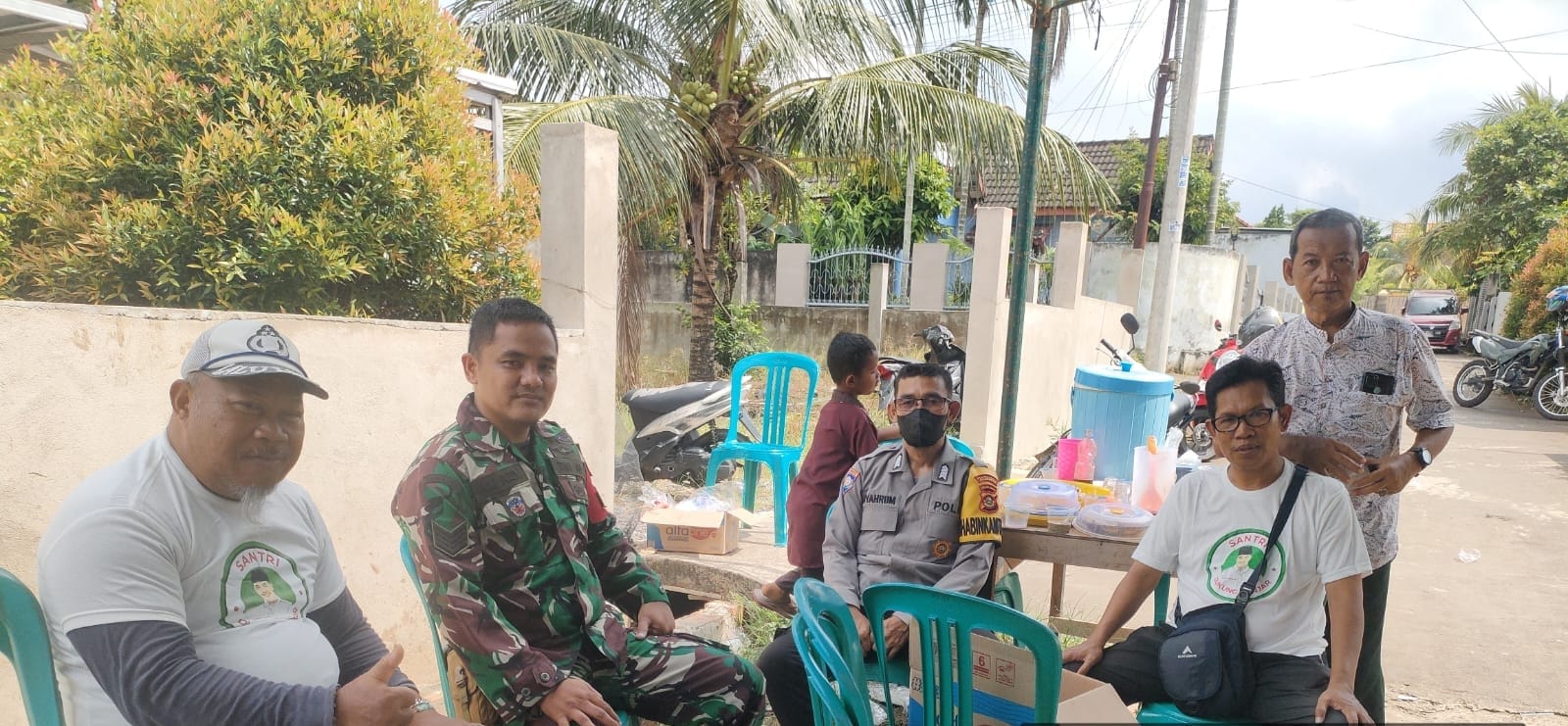 Ciptakan Kamtibmas Diwilayah Binaan Babinsa Kel Kebun Bunga Bersinergi Bersama Bhabinkamtibmas Sambangi Warga Binaan 1