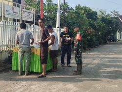 Wujudkan Lingkungan Bersih Babinsa Kel Alang -alang Lebar Gotong Royong Bersama Lurah Dan Warga
