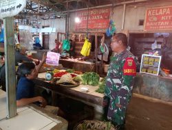 Pantau Situasi Pasar Pagi Kebun Bunga Babinsa Koramil 418-07/Sukarami Pastikan Kondisi Dipasar Tradisional Tetap kondusif