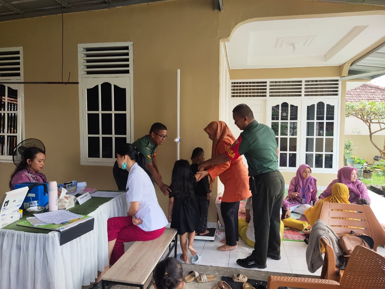 Dukung Program Pemerintah Babinsa Kel. Sukodadi Monitoring Pelaksanaan Posyandu Anggrek 1