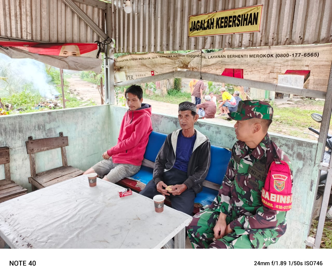 Babinsa Kel Srijaya Komsos Bersama Warga Himbau Agar Lebih Aktif Dalam Menjaga Poskamling 1
