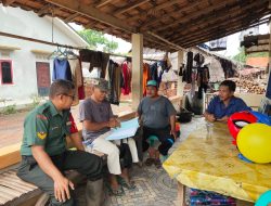 Babinsa Kel Sukodadi Komsos Bersama Ketua RT Dan Warga