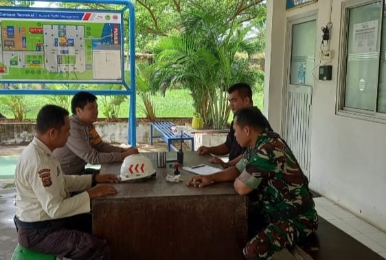 Tingkatkan Keamanan Dan Ketertiban Lingkungan Babinsa Kel Sungai Lais Wanwil Bersama Security 1