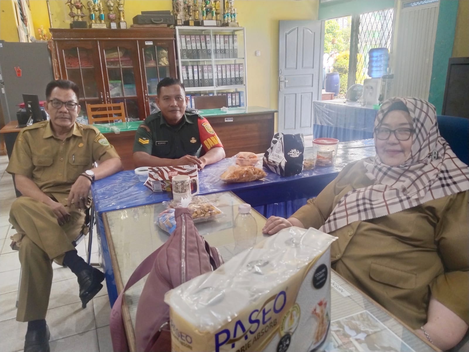 Jalin Sinergitas Babinsa Siring Agung Komsos Bersama Wakil Kepala Sekolah Dan Guru SMA N 11 Palembang 1