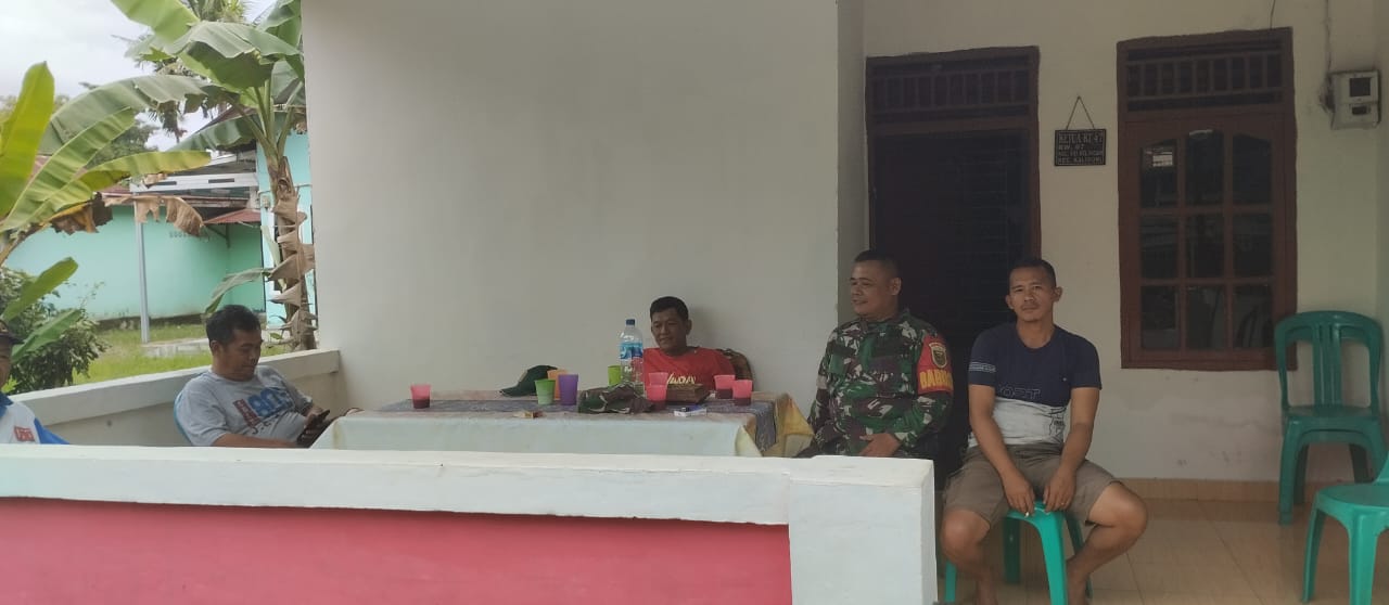 Cegah Karhutla Babinsa Sel Selincah Komsos Bersama Perangkat RT Himbau Warga Tidak Membakar Lahan 1