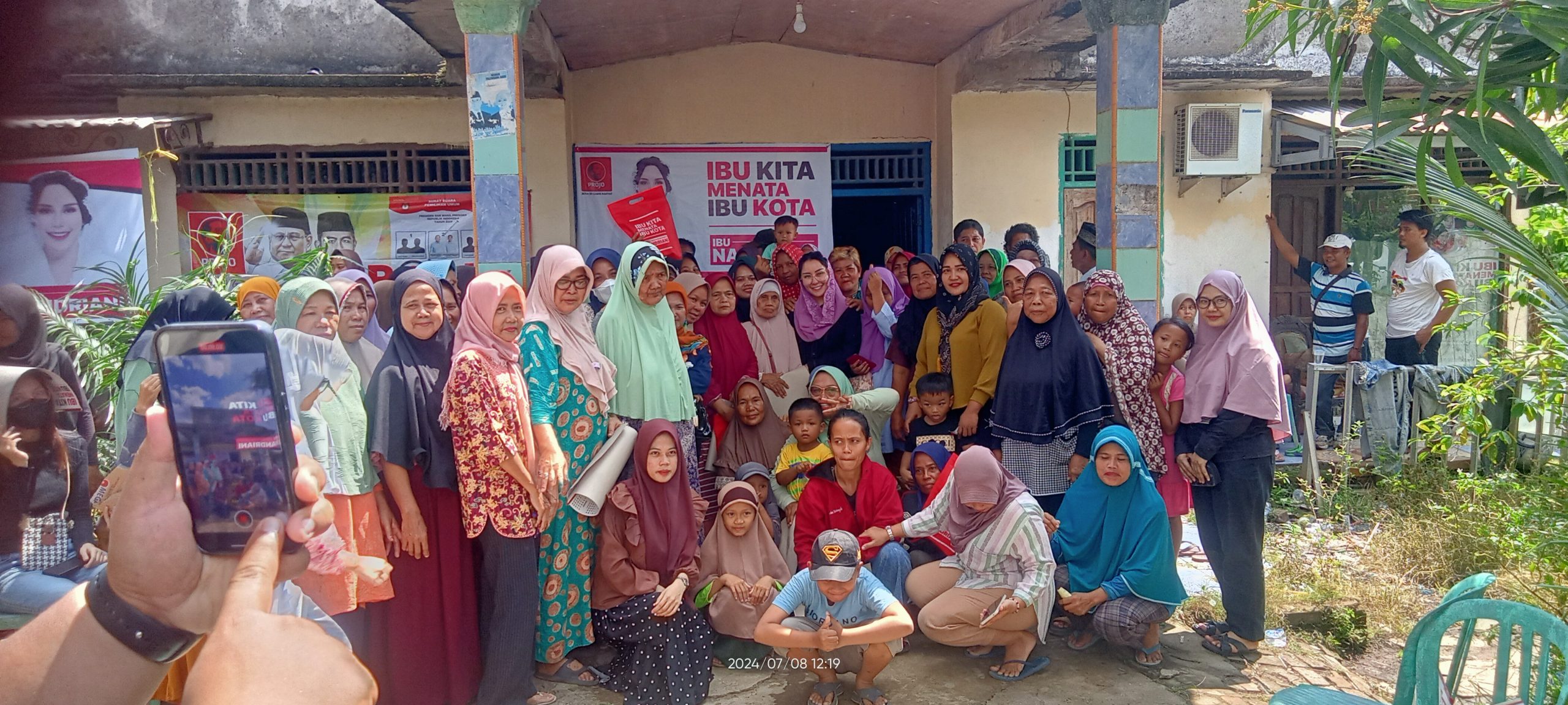 Bacawako Nandriani Octarina Dan DPC Projo Kota Palembang Mengelar Tebus Murah Bayar Rp 5000,- 1