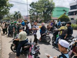 Jumat Berkah Kodim 0418/Palembang Bagikan Nasi Kotak Kepada Pemulung, Sopir Angkot, Hojek, Penyapu jalan, Anak-anak Sekolah