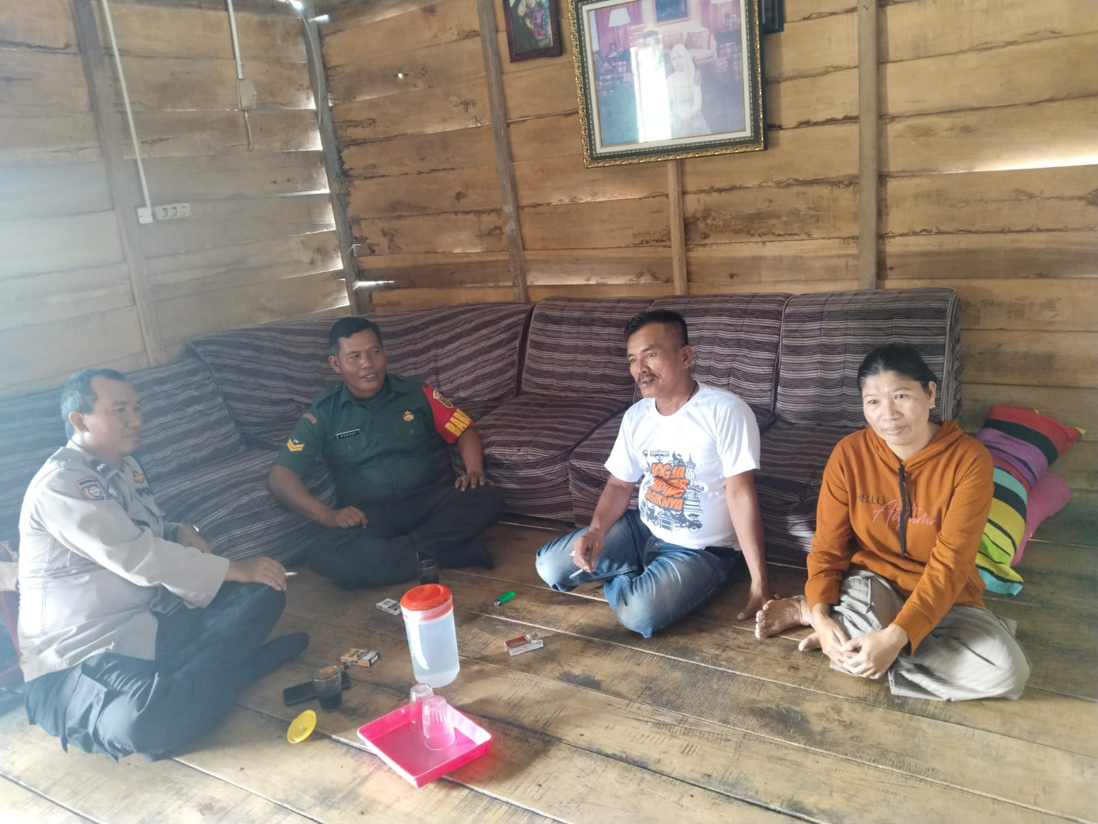 Antisipasi Terjadi Kebakaran Babinsa Kel Siring Agung Komsos Bersama Warga Himbau Agar Tidak Membakar Hutan Saat Membuka Lahan 1