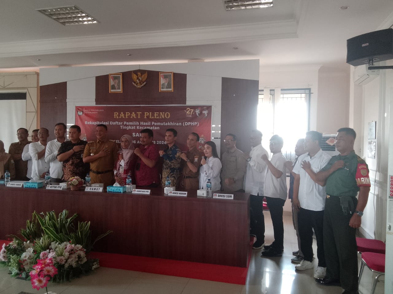 Babinsa Kel Sialang Menghadiri Rapat Pleno Terbuka Rekapitulasi DPHP Pemilukada Serentak thn. 2024 Tingkat Kecamatan Sako 1