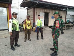 Babinsa Kel 1 Ilir Komsos Bersama Security Berikan Arahan Agar Selalu Waspada Dalam Bekerja