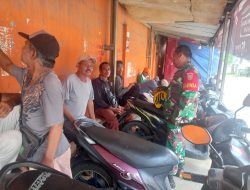 Antisipasi Tindak Kriminalitas Babinsa Kel Kebun Bunga Komsos Bersama Tukang Ojek Himbau Untuk Berhati-hati Dalam Menarik Penumpang Dimalam Hari