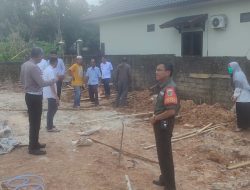 Babinsa Koramil 418-07/Sukarami Bersama Tiga Pilar Tindak Lanjuti Laporan Warga Terkait Penimbunan Area Perumahan