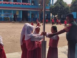 Babinsa Kel Sukajaya Memonitor Kegiatan Di SDN 118 Palembang Dalam Rangka HUT RI ke 79