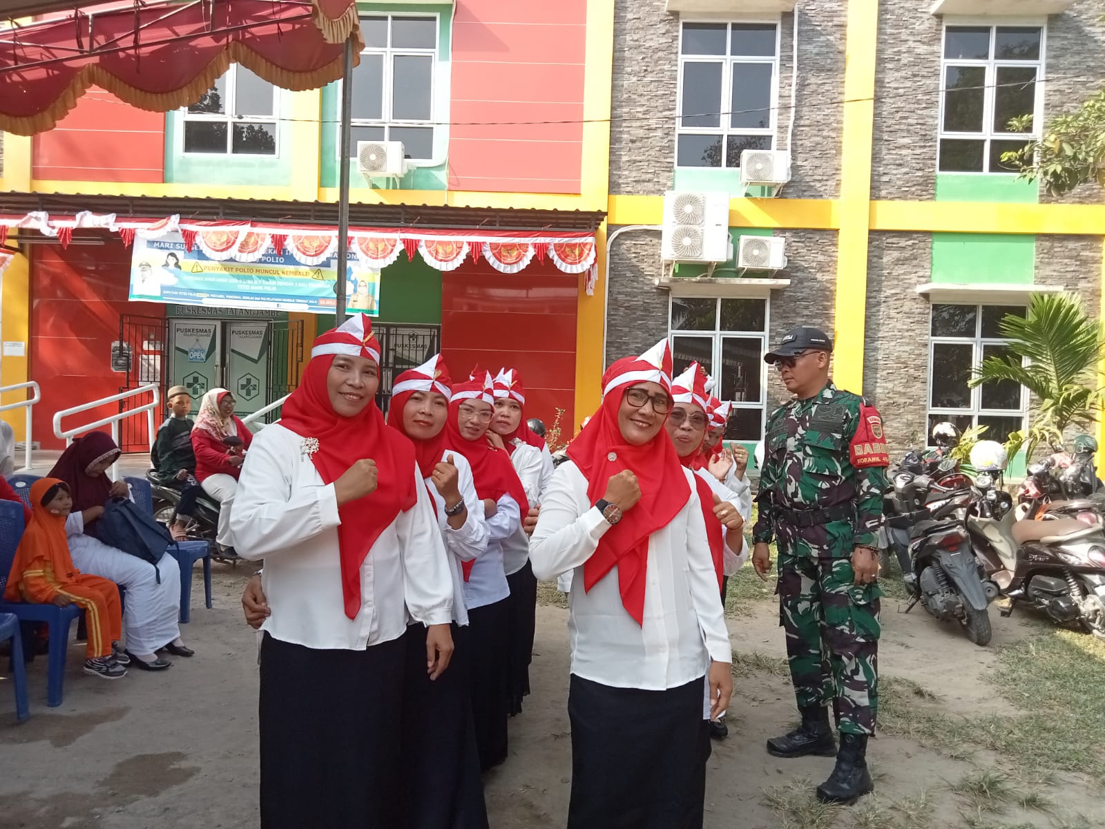 Babinsa Kel Talang Jambe Monitoring Pelaksanaan Perlombaan HUT RI Ke 79 Di Kantor Kelurahan 1