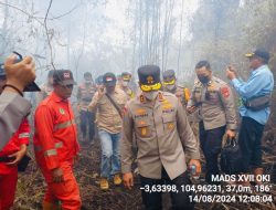 Cek Karhutla di Lempuing Jaya OKI, Kapolda Sumsel Pertebal Personel BKO dan Brimob ke Lapangan