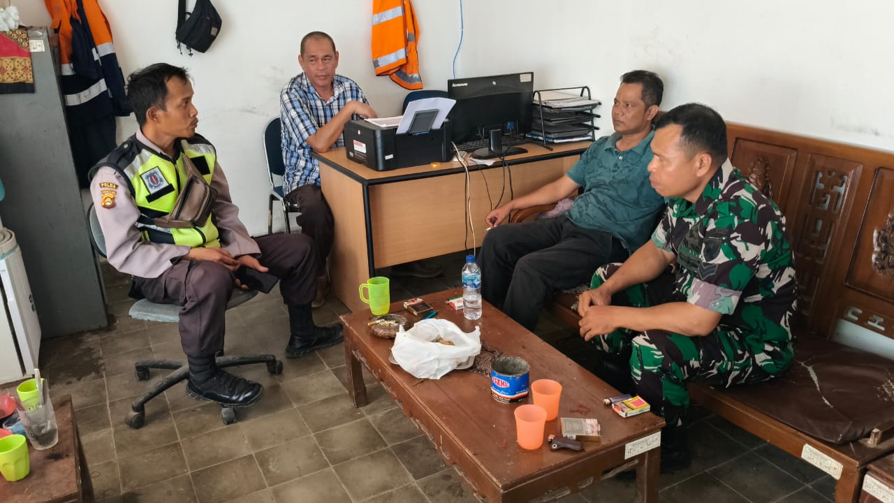 Babinsa Kel Sel Lais Wanwil Bersama Security Himbau Agar Aktif Berpatroli 1