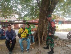 Komsos Bersama Pengemudi Ojek Online Babinsa Kel Sukabangun Himbau Agar Waspada Terhadap Tindak Kriminalitas