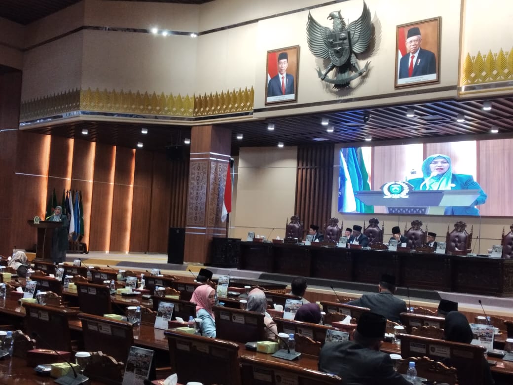 DPRD Sumsel Mendengar Penjelasan RaperdaPerubahan APBD Sumsel Tahun 2024 3