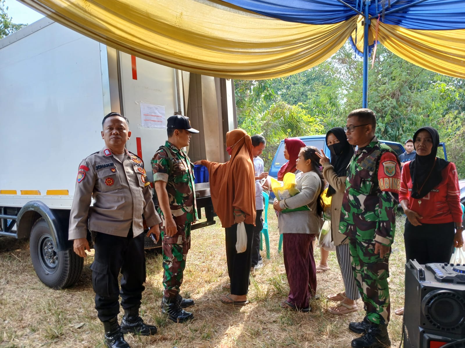Babinsa Kel Sukodadi Monitoring Dan Pengamanan Pasar Murah Yang diselenggarakan Disdag Kota Palembang 1