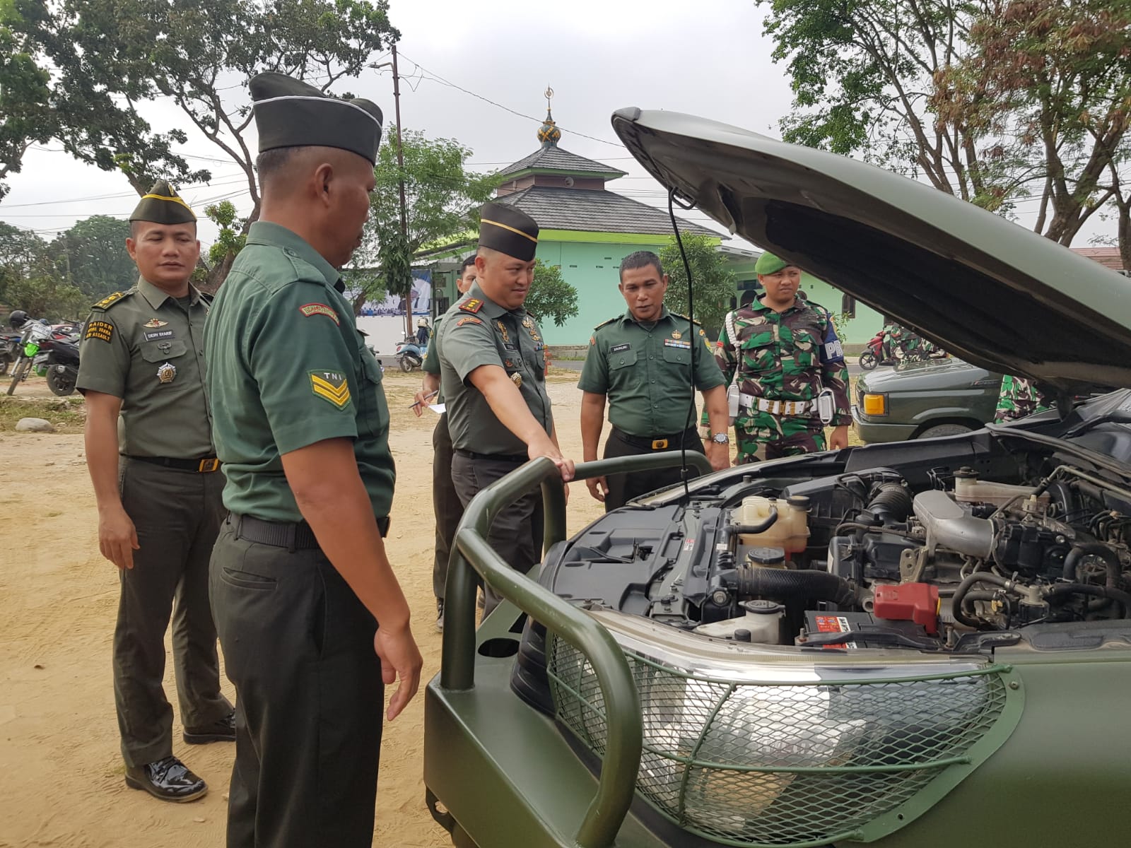 Dandim 0418/Palembang Cek Kendaraan Dinas Anggota Guna Mengoptimalkan Kegiatan Operasional 1