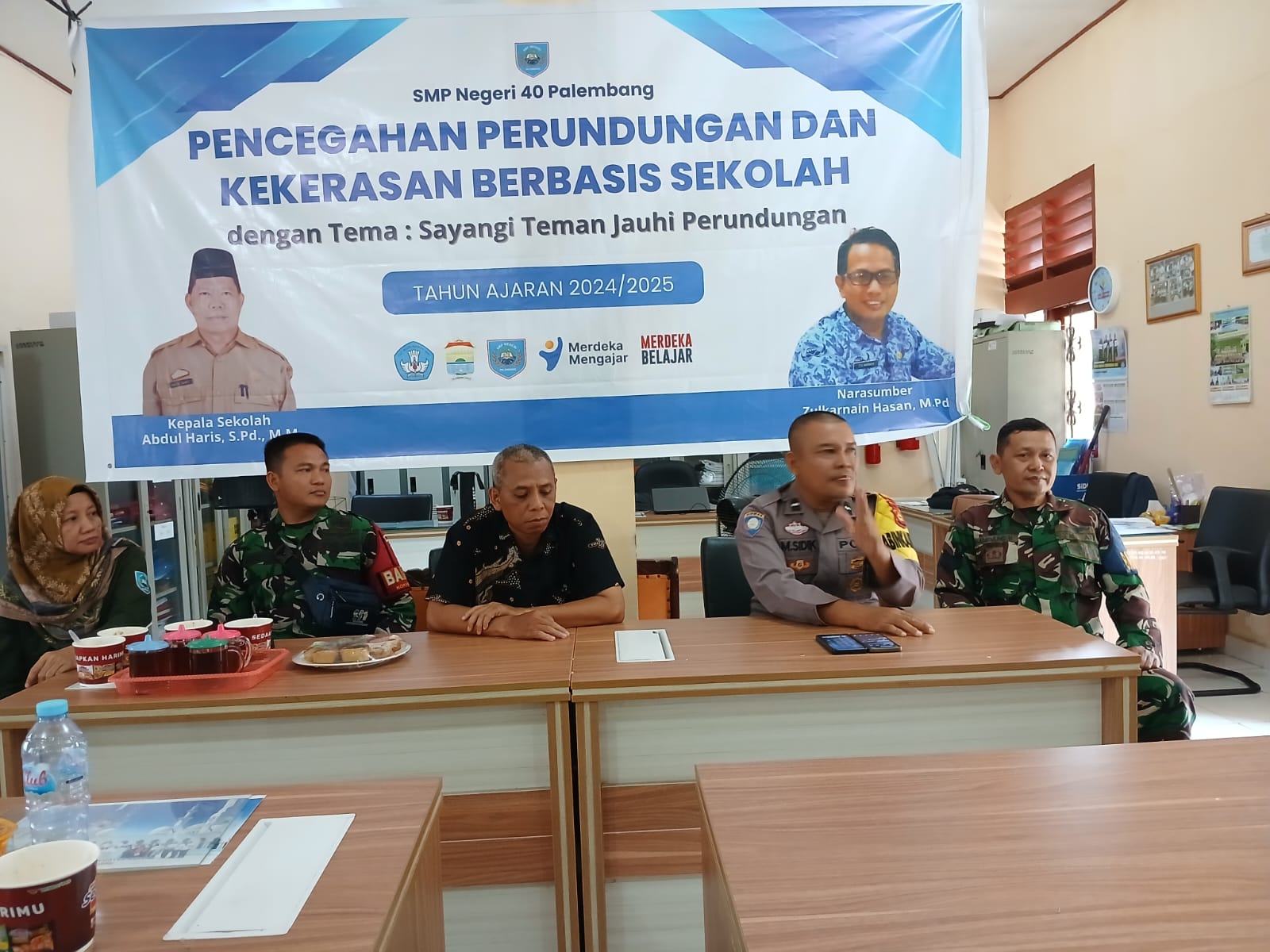 Dalam Mencegah Aksi Kekerasan Disekolah Babinsa Sukarami Bersama Tiga Pilar Berikan Sosialisasi Dan Edukasi Ke Para Siswa 1