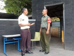 Ciptakan Situasi Kamtibmas Yang Kondusif Babinsa Kel Sungai Buah Komsos Bersama Security
