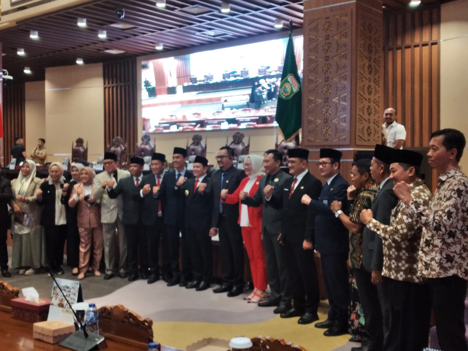 DPRD Sumsel dan Pj Gubernur Tandatangani Keputusan Bersama Persetujuan Raperda RTRW Sumsel 2024-2044 3