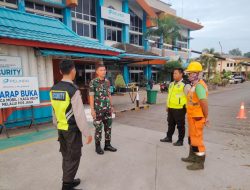 Babinsa Kel Lawang Kidul Komsos Bersama Security Pelabuhan Guna Ciptakan Keamanan Dan Ketertiban Diwilayah Binaan