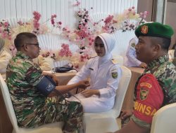Babinsa Koramil 418-07/Sukarami Dampingi Warga Binaan Ikuti Pengobatan Gratis HUT TNI Ke-79
