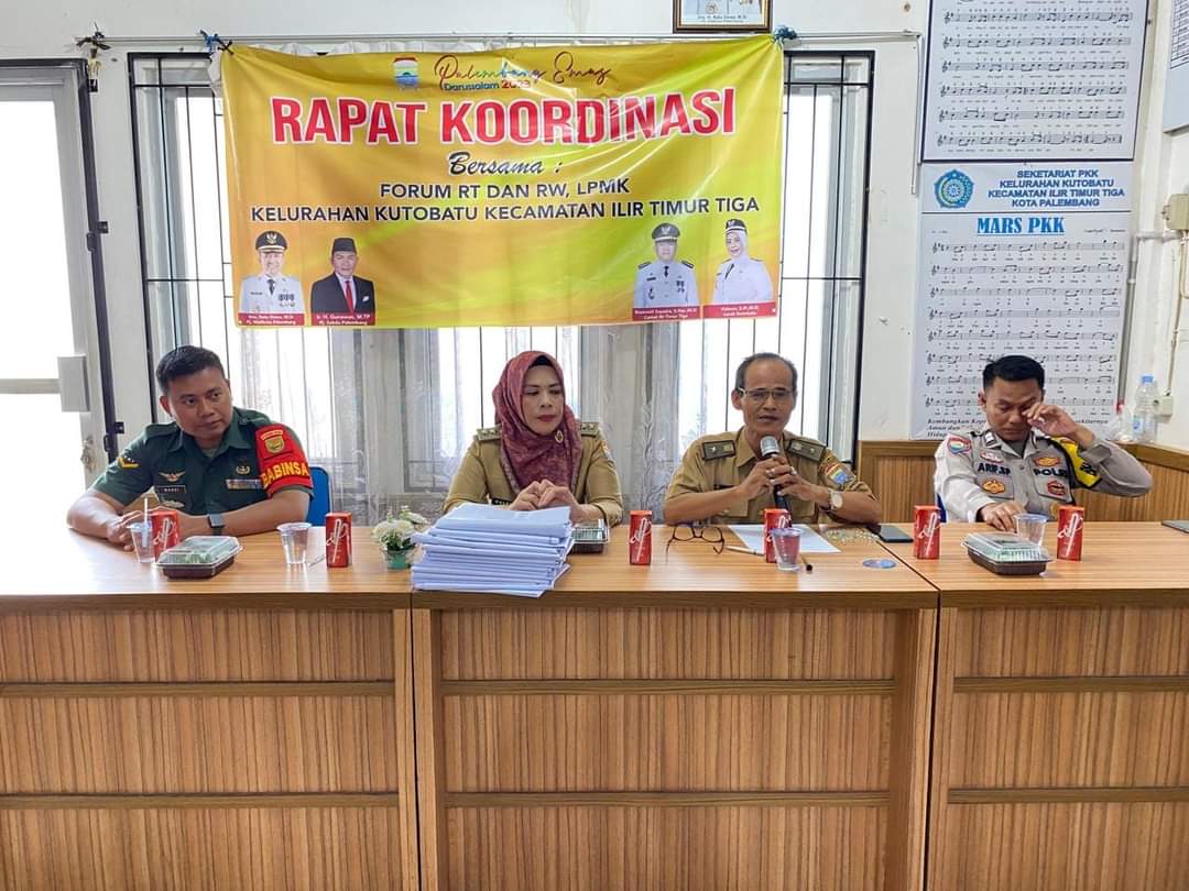 Babinsa Kel Batu Ikuti Rapat Koordinasi Forum RT RW Dan LPMK Bahas Kamtibmas Dan Kebersihan Lingkungan 1