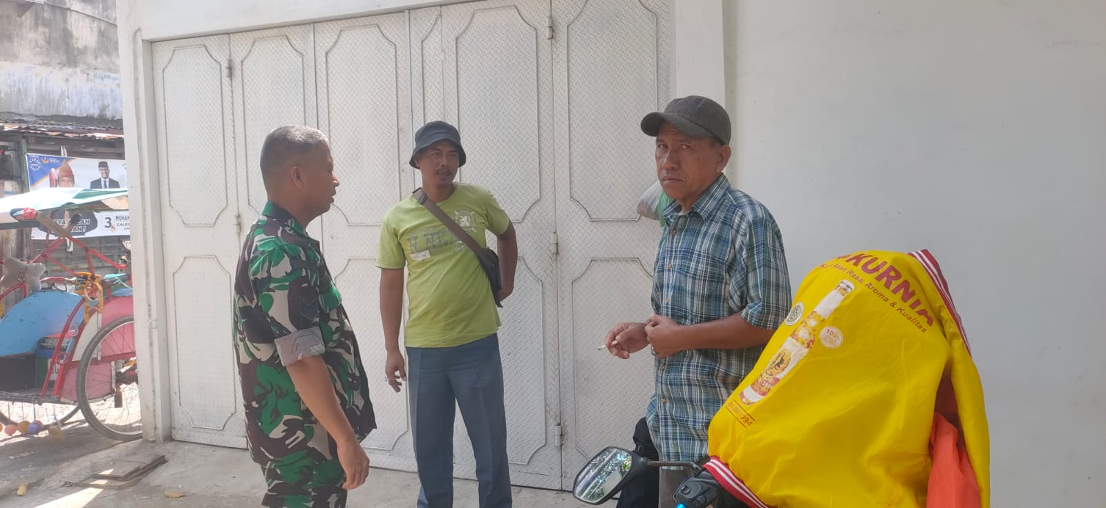 Babinsa Kel 11 Ilir Komsos Bersama Warga Ajak Menjaga Keamanan Dan Kebersihan Lingkungan 2