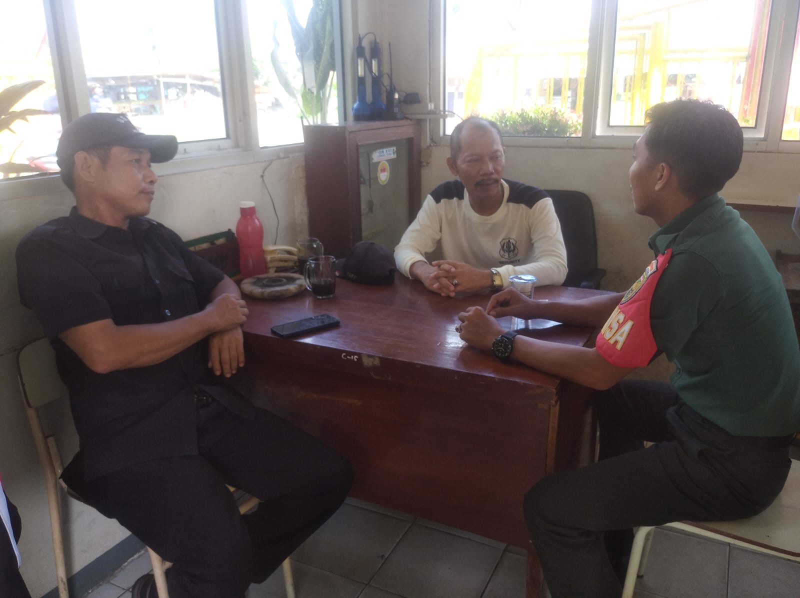 Ciptakan Kamtibmas Babinsa Kel Sei Selincah Komsos Bersama Security YSPP Pusri 1