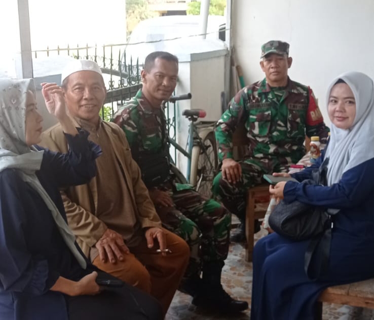 Cegah Karhutla Babinsa Kel Sako Komsos Bersama Warga Himbau Agar Tidak Membakar Sampah Sembarangan 1