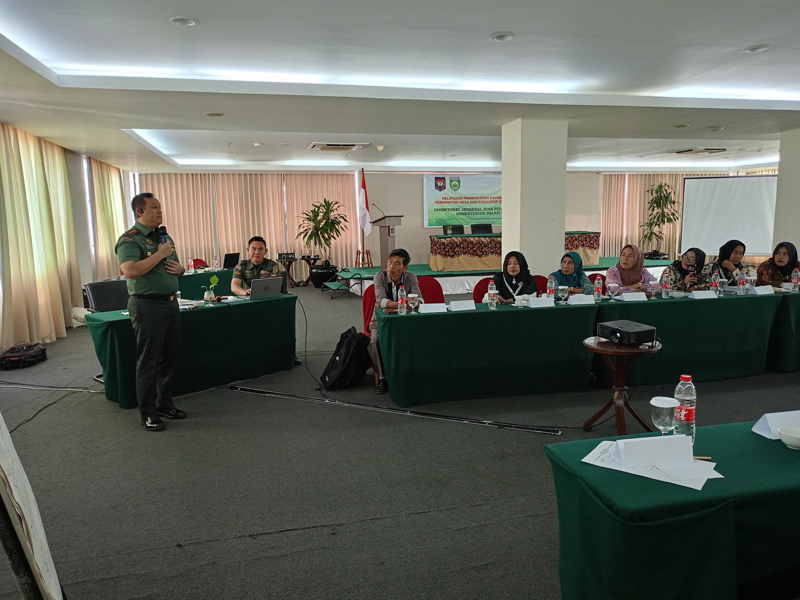 Dandim 0418/Palembang Menjadi Narasumber Kegiatan Pelatihan Peningkatan Kapasitas Aparatur Pemerintah Desa dan Pengurus Kelembagaan Desa Prov. Sumsel TA. 2024 1