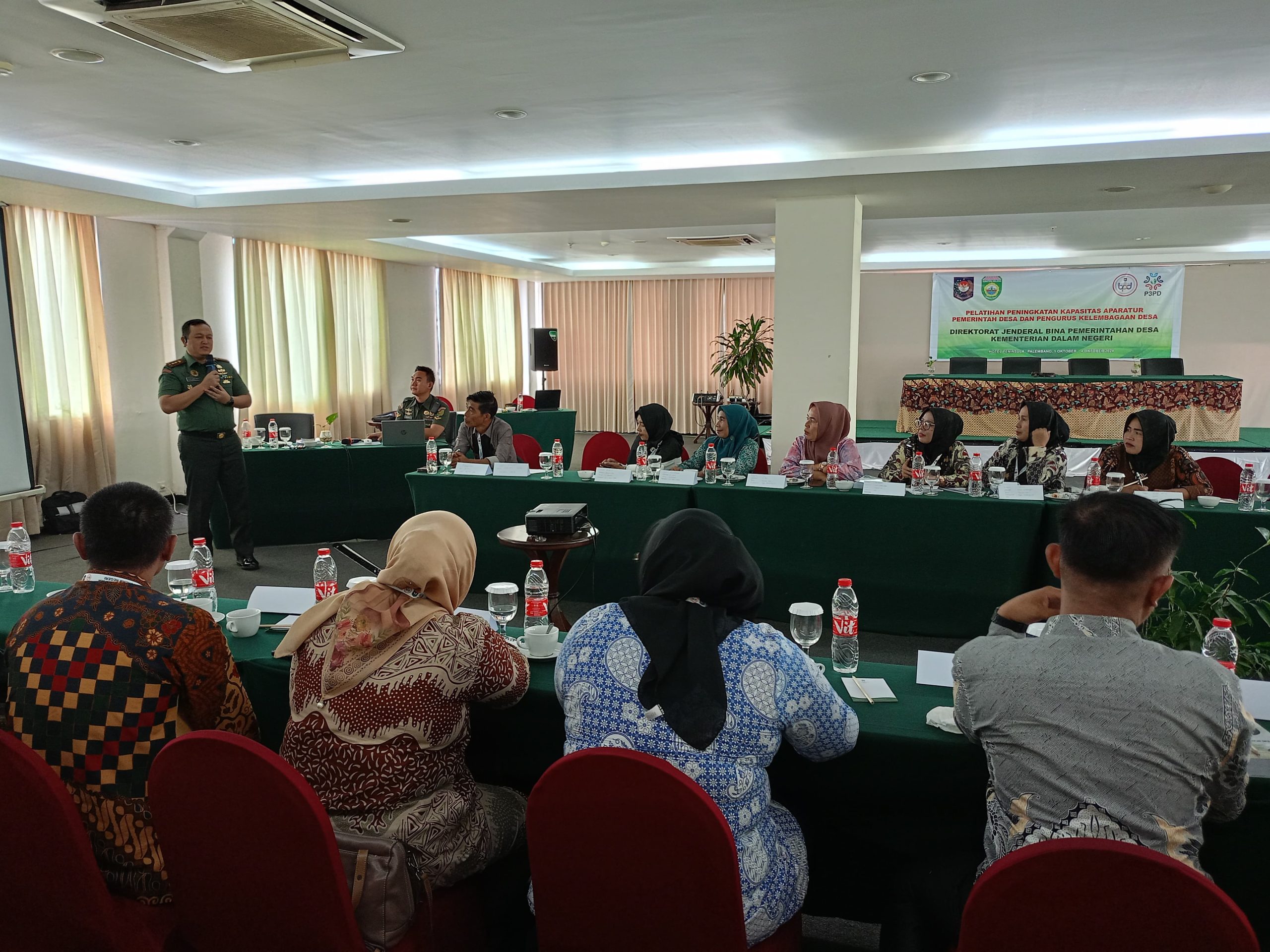 Dandim 0418/Palembang Menjadi Narasumber Kegiatan Pelatihan Peningkatan Kapasitas Aparatur Pemerintah Desa dan Pengurus Kelembagaan Desa Prov. Sumsel TA. 2024 2