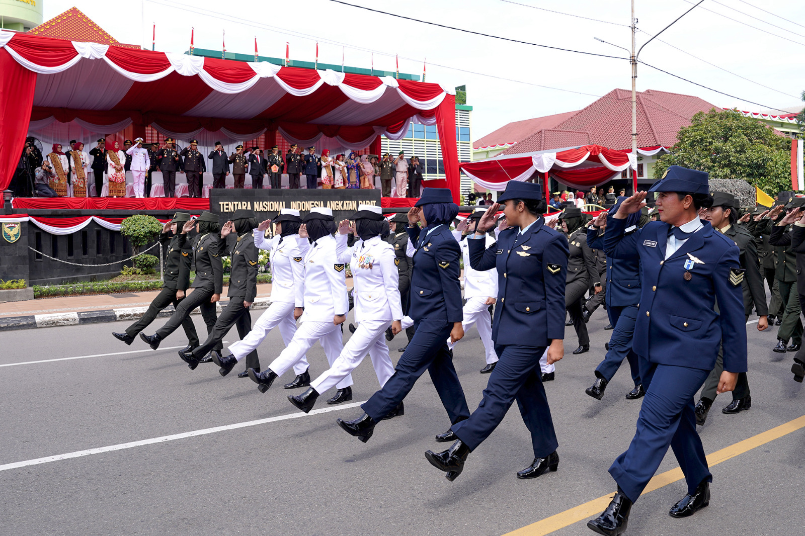 Defile Pasukan dan Alutsista Meriahkan HUT Ke-79 TNI 1