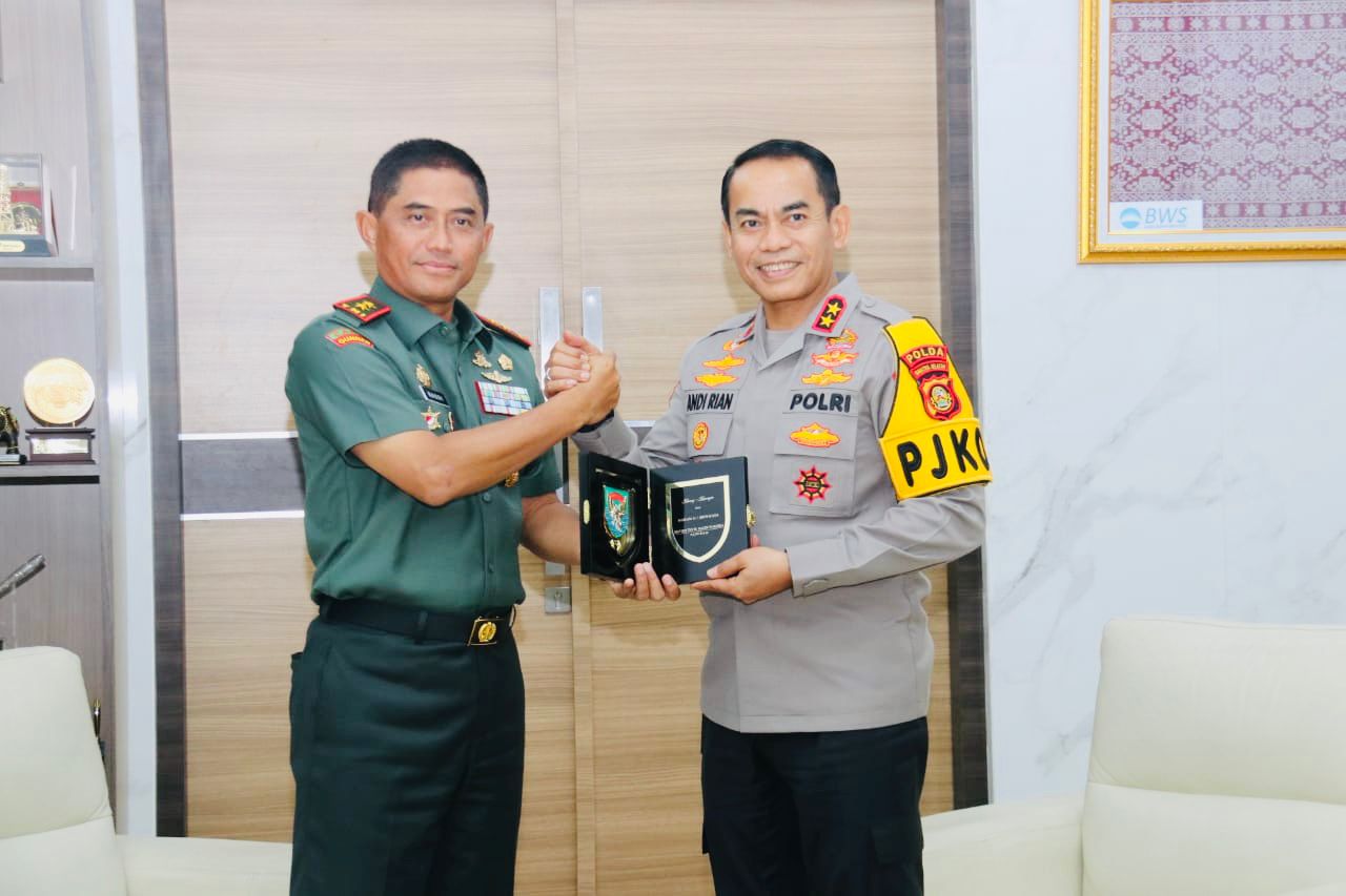 Jalin Sinergitas TNI Polri Kapolda Sumsel Kunjungi Kodam II Sriwijaya,Di Sambut Hangat Rekan Seangkatan 1