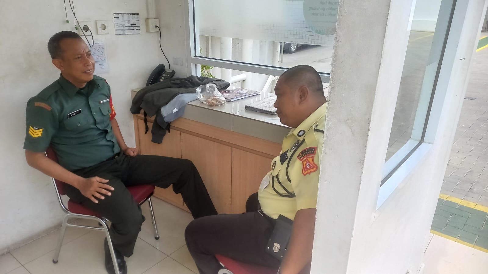 Komsos Bersama Security Babinsa Kel Duku Bahas Kamtibmas 1