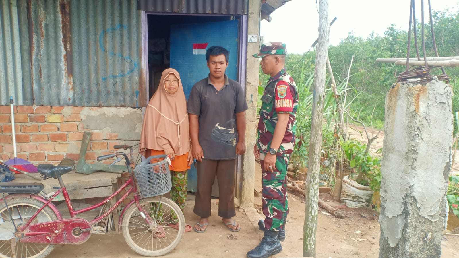 Mempererat Silaturahmi Babinsa Kel Sako Anjangsana Ke Rumah Warga 1
