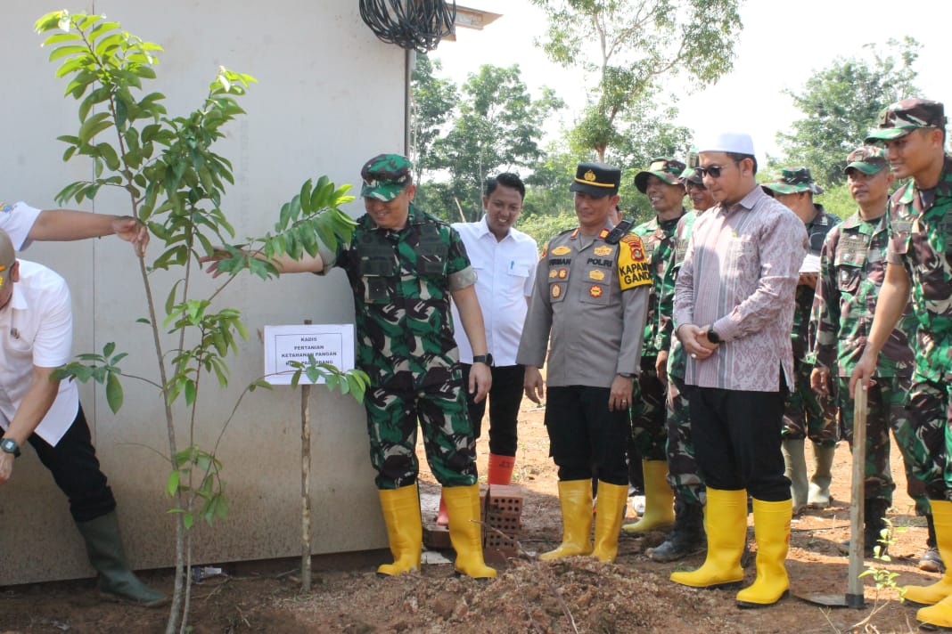 Peduli Lingkungan Hidup Kodim 0418/Palembang Gelar Program Pembinaan Lingkungan Hijau TA. 2024 1
