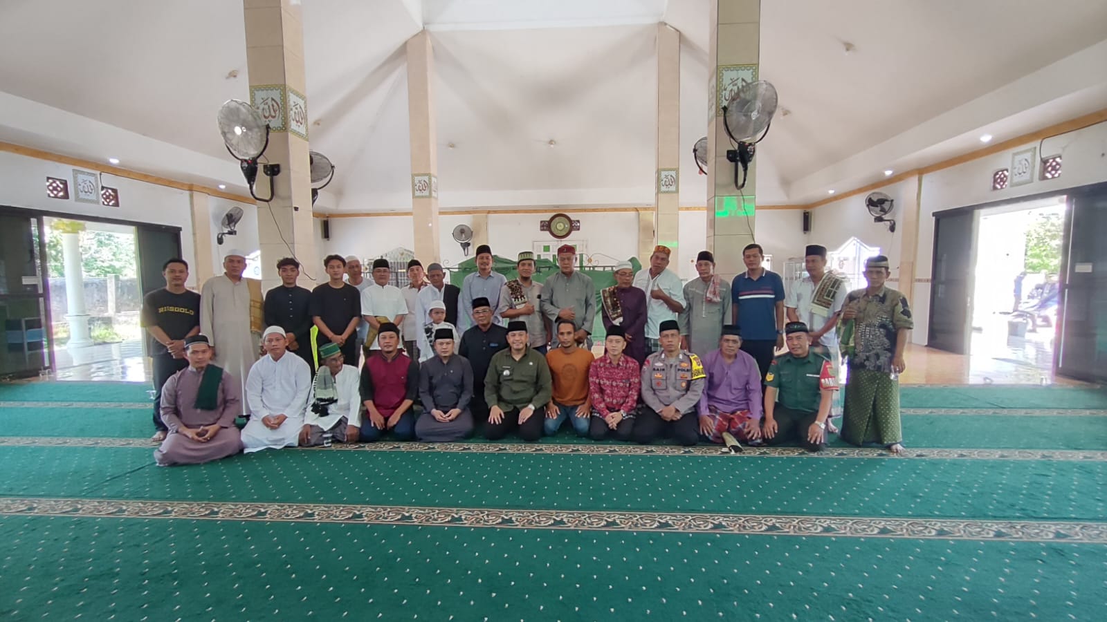 Babinsa Serma Adi Lifriyanto Bersama Tiga Pilar Melaksanakan Safari Sholat Jumat 1