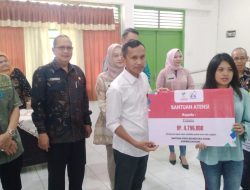 Penyerahan Bantuan Atensi Berbasis Keluarga, Sentra Budi Perkasa Palembang Kepada PPKS Yang Beraktifitas Dijalanan