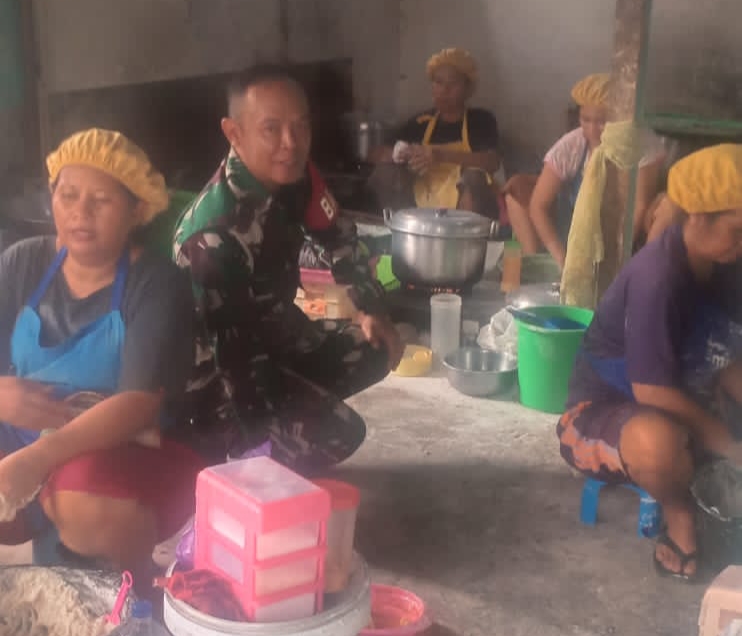 Babinsa Kel Talang Semut Sambangi Pelaku UMKM Di Wilayah Binaan 1