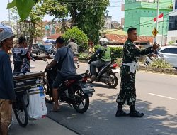 Peduli Terhadap Masyarakat Kodim 0418/Palembang Rutin Gelar Jumat Berkah Bagikan Nasi Kotak