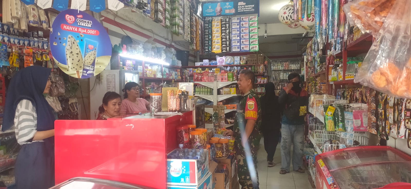 Antisipasi Kenaikan Harga Babinsa Koramil 418-05/Lemabang Monitoring Harga Bahan Pokok 1