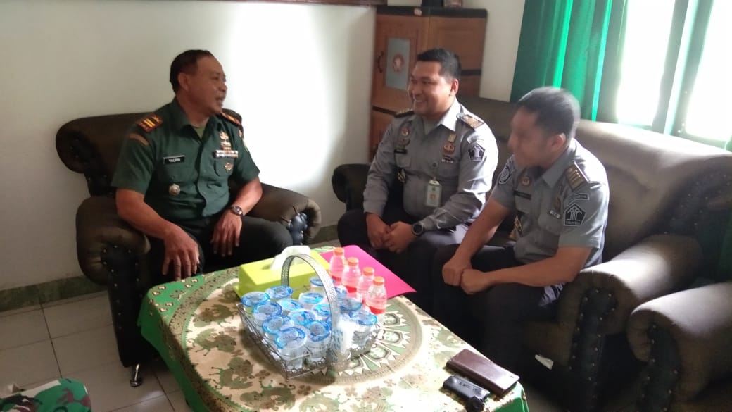 Danramil 418-08/Sako Terima Kunjungan Kasitrantib Lapas Kelas 1 Merah Mata 1
