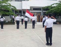 Tingkatkan Kedisiplinan Babinsa Kel Sako Menjadi pembina Upacara Di SMK Karya Andalas