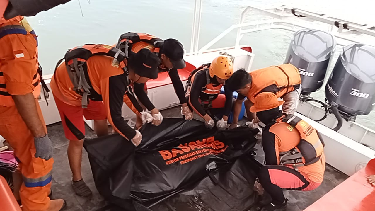 ABK TB DABO 605 YANG TENGGELAM DITEMUKAN TIM SAR GABUNGAN 1